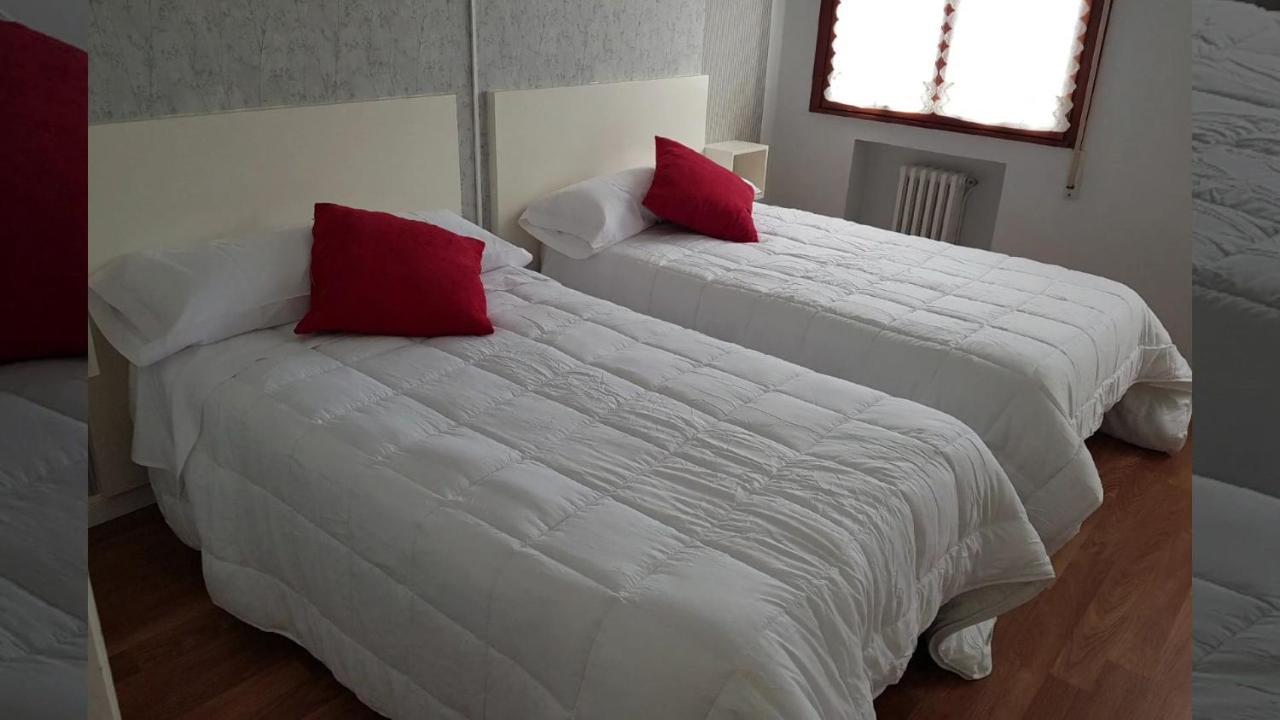 Apartamentos Halcon Рибадео Экстерьер фото
